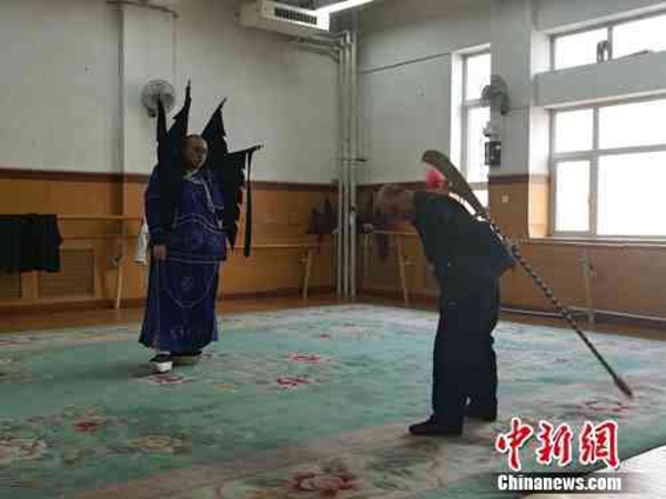 2018-03-20 每到周二,他都会来到中国戏曲学院的练功房,给学生上课