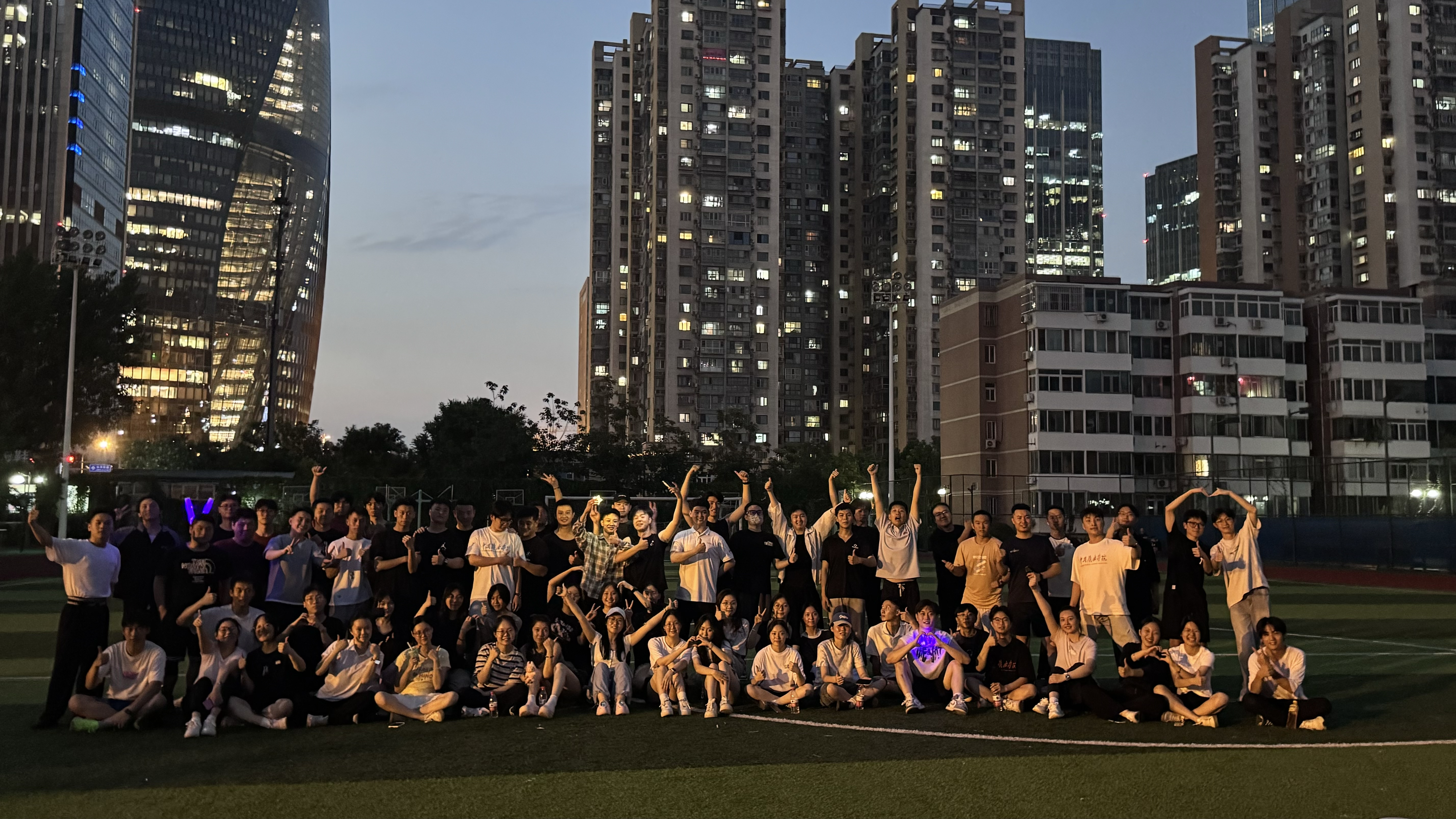 荧光夜跑活动.jpg