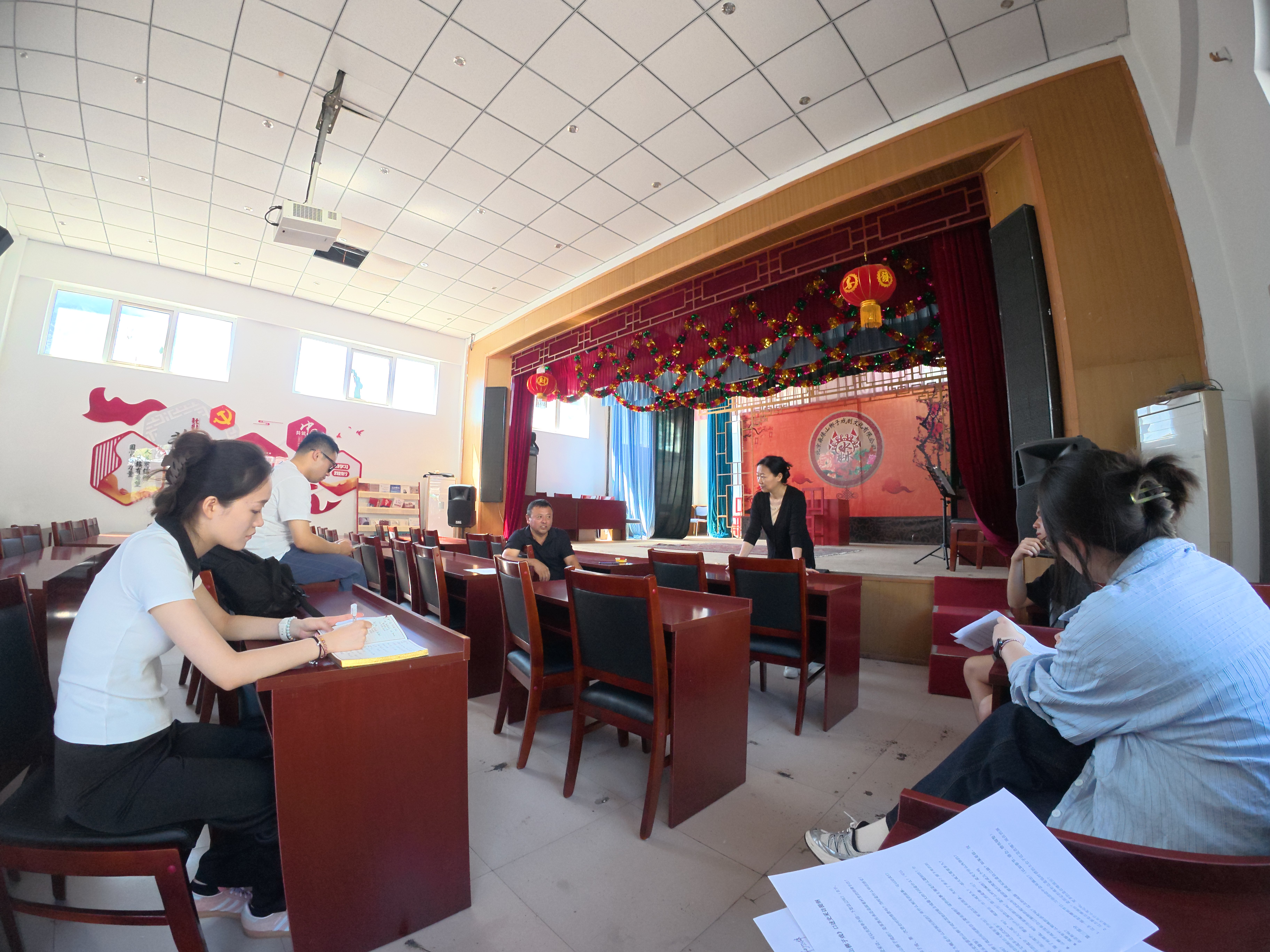 拍摄前期讨论会.jpg