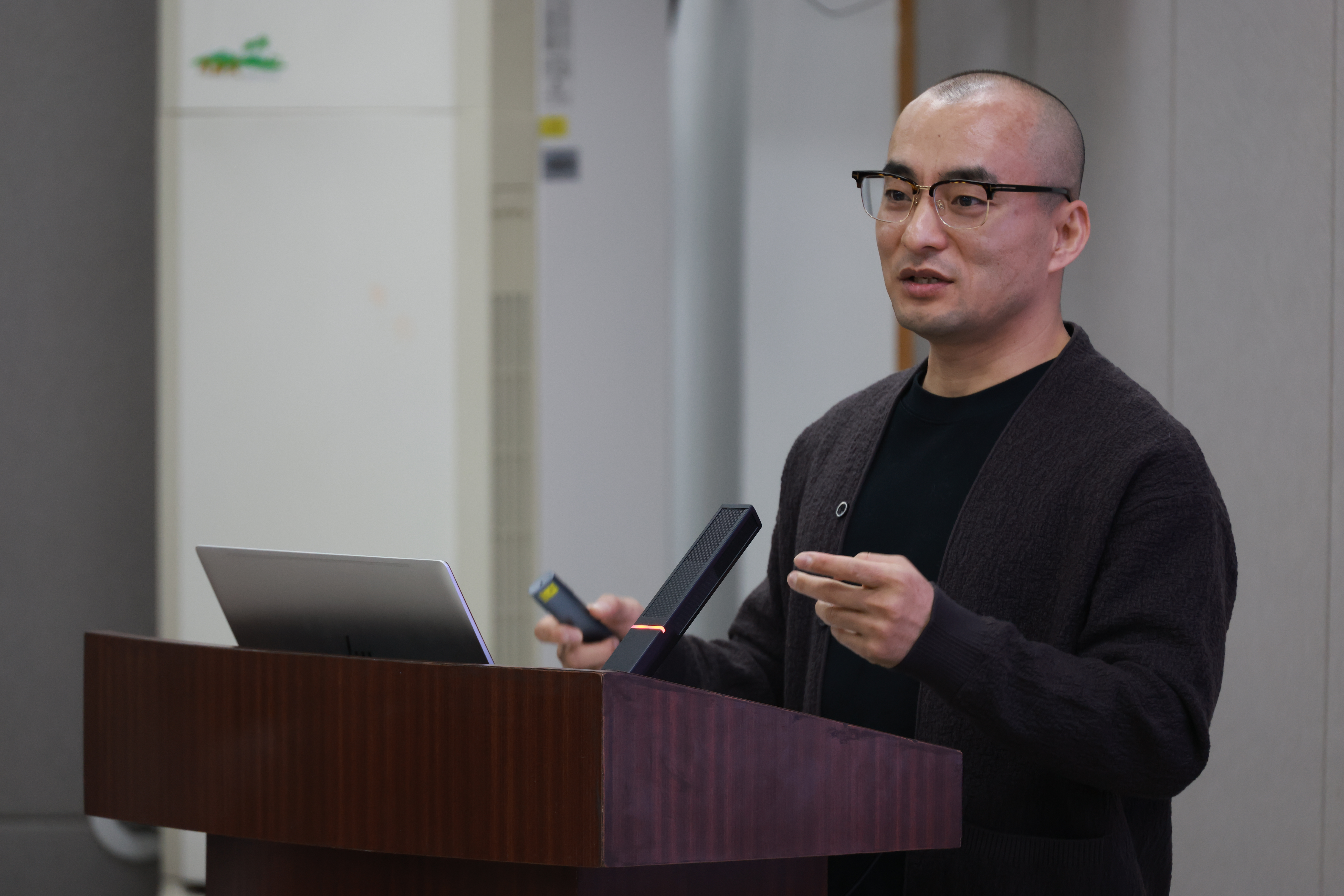 20260117研讨会 朱宏03.JPG