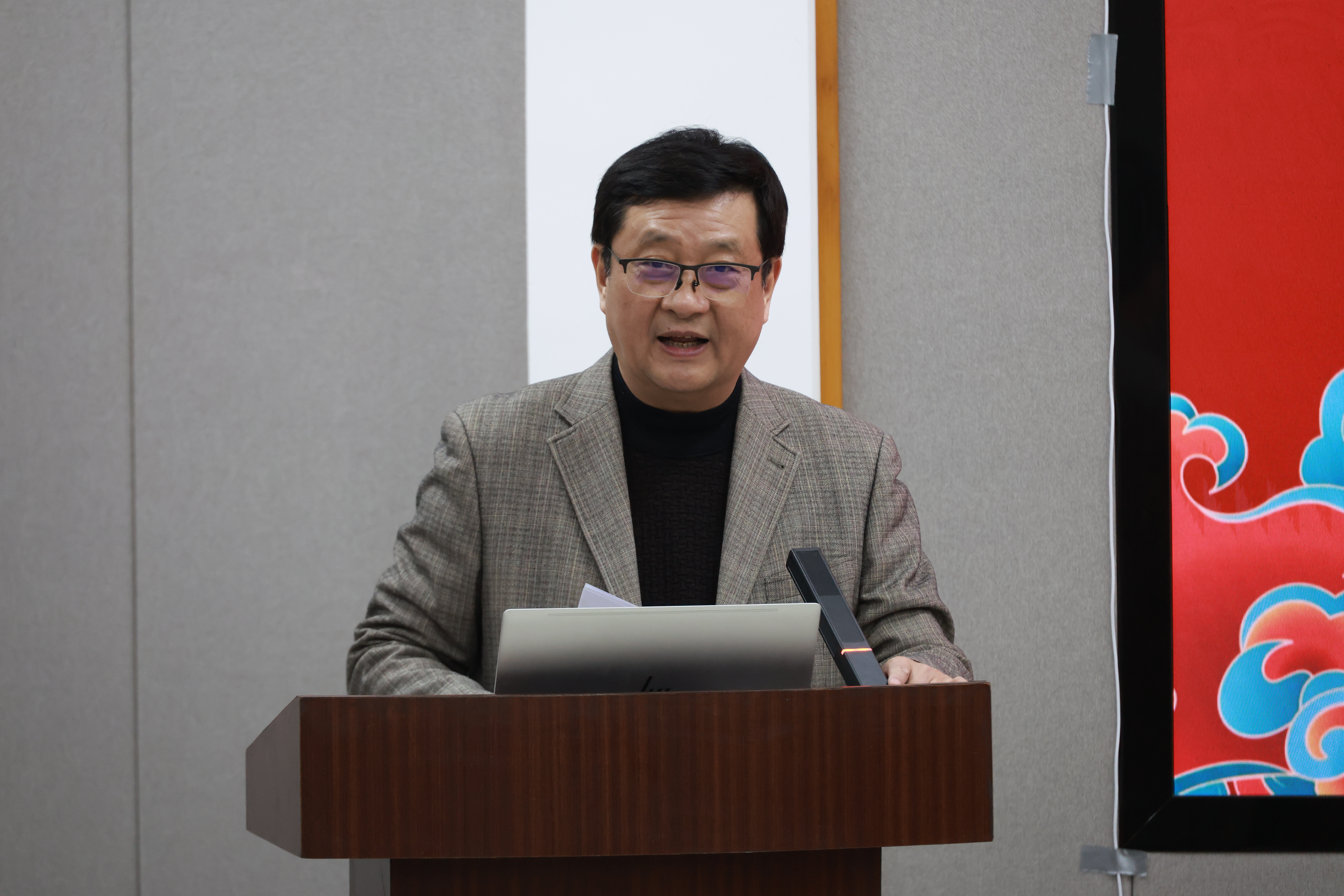 20260117研讨会 朱宏01.JPG